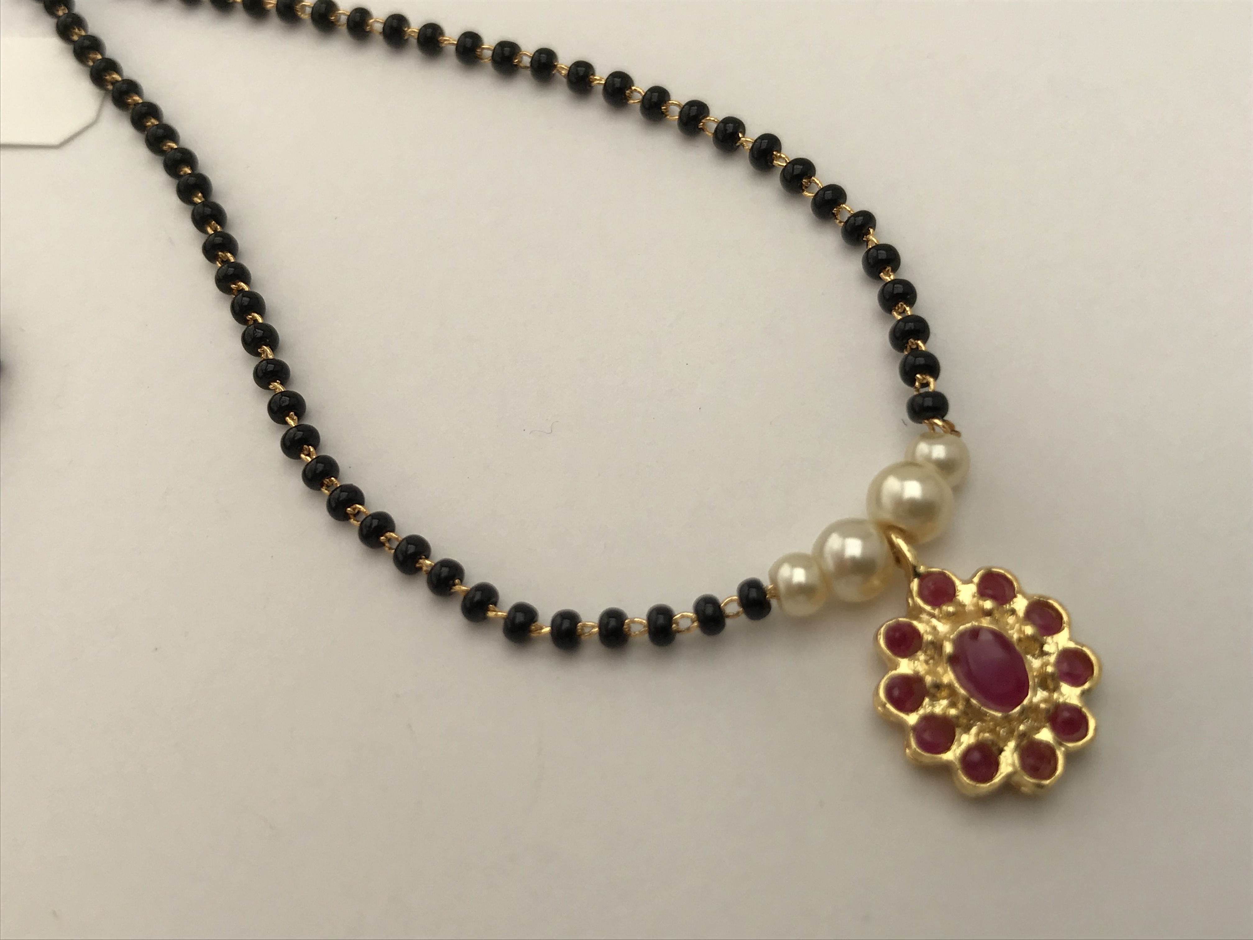 Red Floral Black Beads Gold Necklace in 