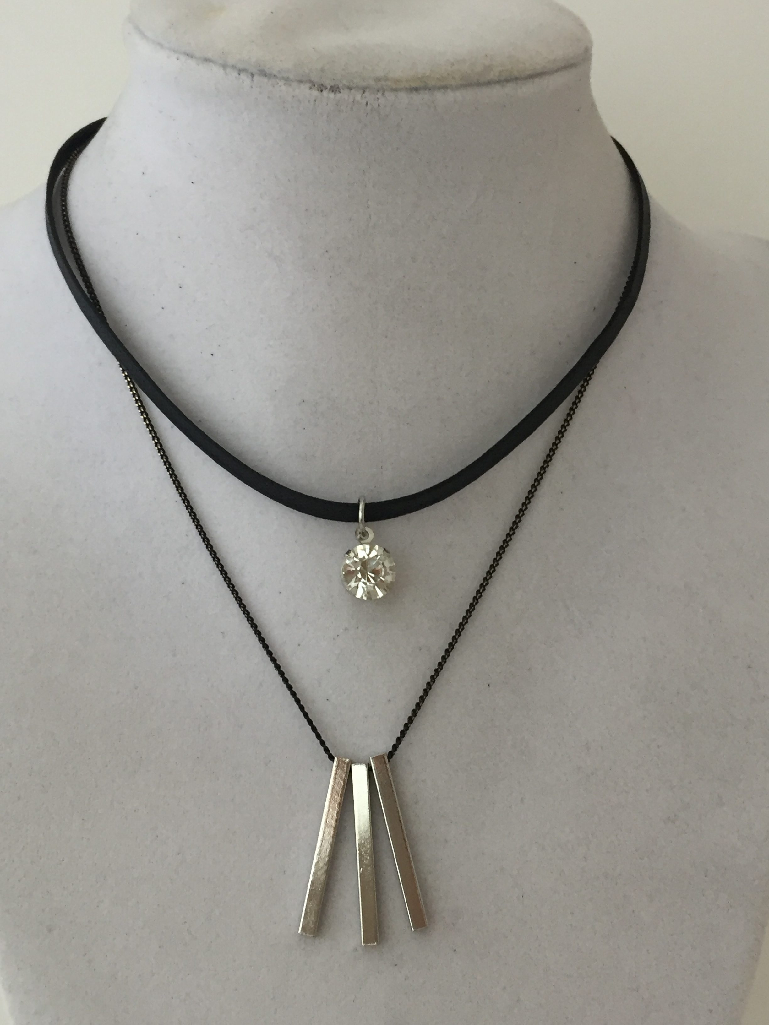 choker necklace with stone pendant